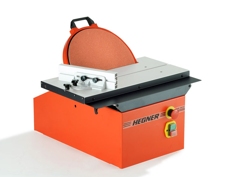 Produktfoto einer Scheibenschleifmaschine in orange von Hegner